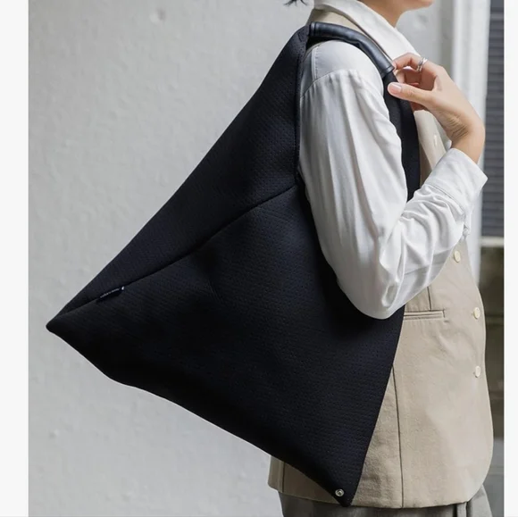 Edita Black Everyday Tote Bag for Women - Picture 6 of 6